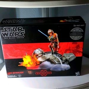 The Black Series: Luke Skywalker Centerpiece